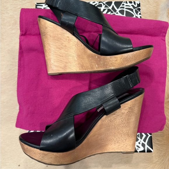 DVF Sunny Wedge Sandals with wood heel Slingback and Open-Toe Design - Picture 5 of 6